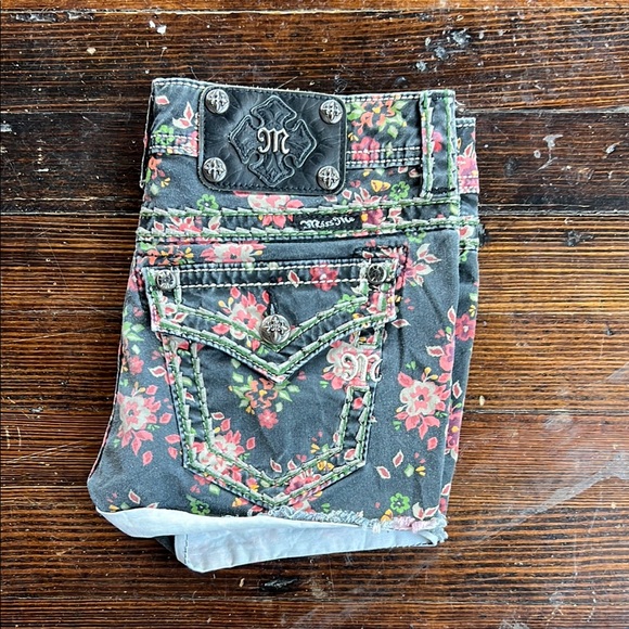 Miss Me Pants - Miss Me Floral Shorts Size 25
